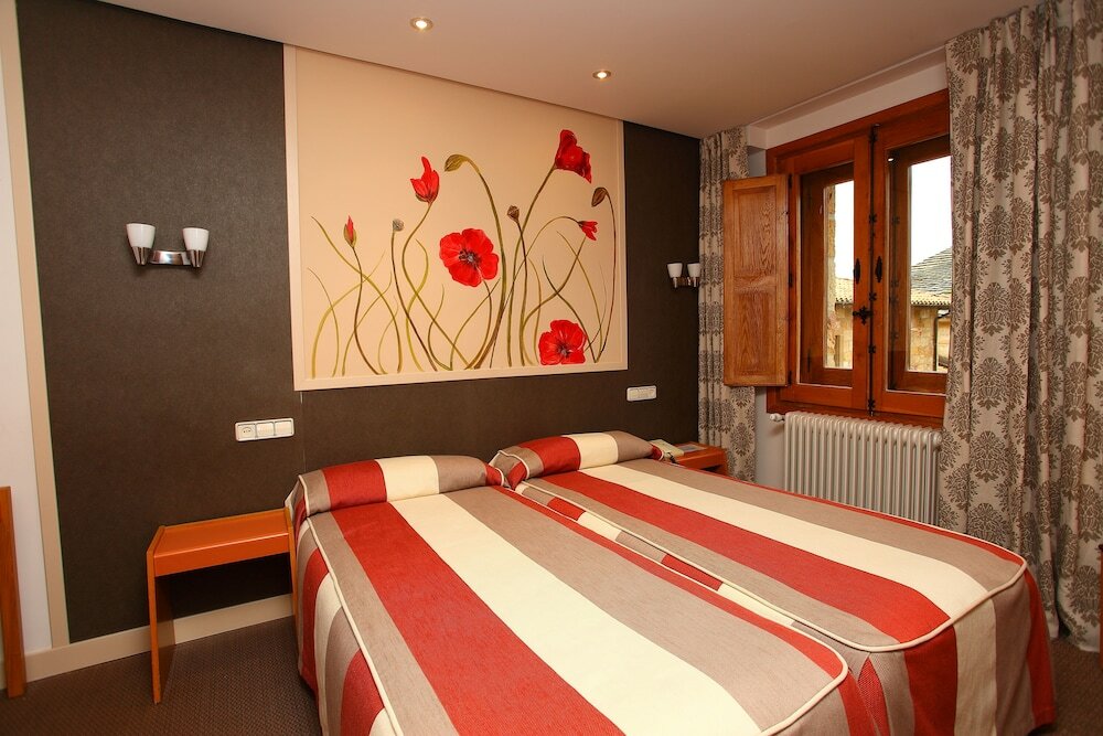 Фото Hotel Monasterio de Leyre