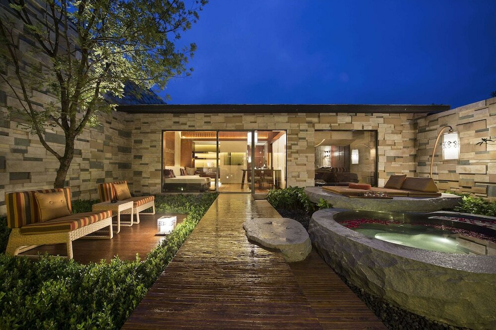 Фото The Lost Stone