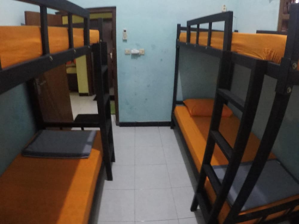 Фото Dhika Adventure - Hostel