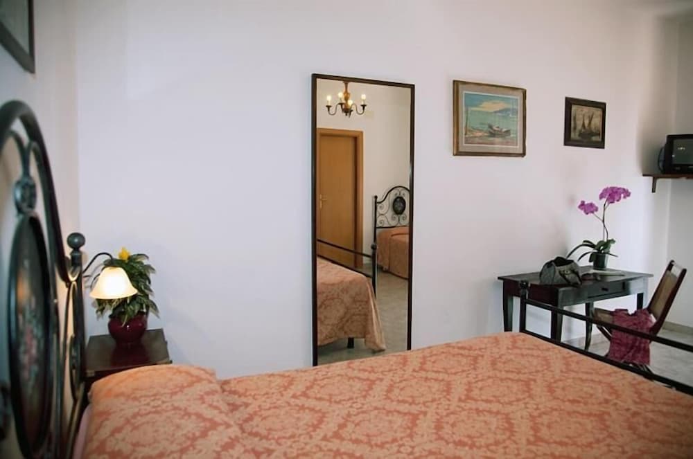 Фото Hotel Lo Scirocco