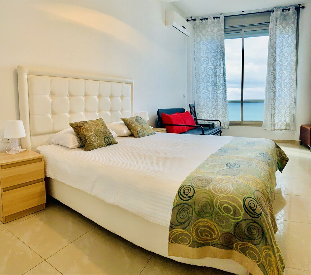 Фото Royal on the Sea