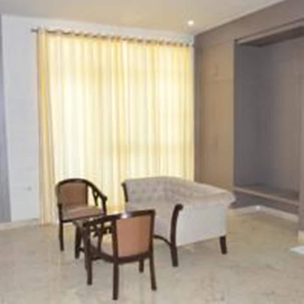 Фото Hotel Jataka Inn