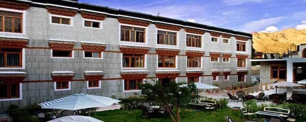 Фото отеля 1