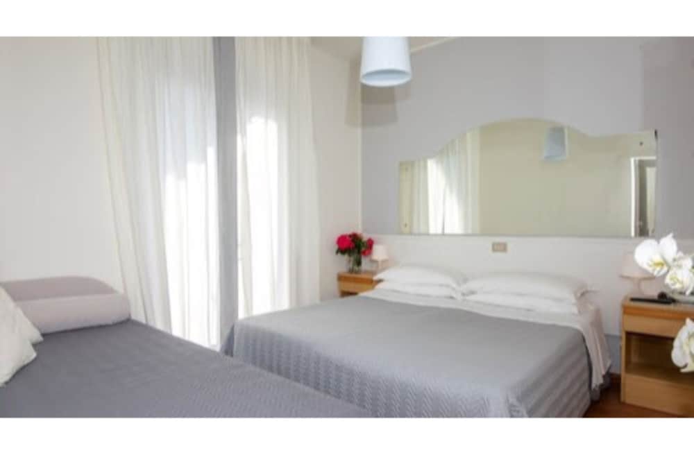 Фото Hotel Plaza Esplanade