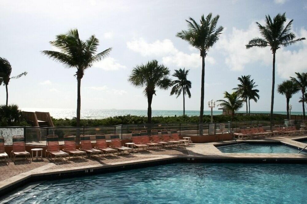 Фото Hollywood Beach Resort -two Bedrooms Sleeps 6