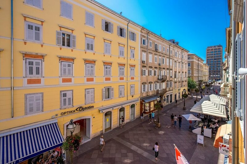 Гостиница Main Street Apartments в Риеке