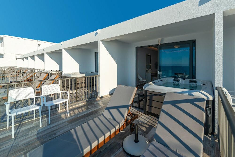 Фото Mandala Seafront Suites