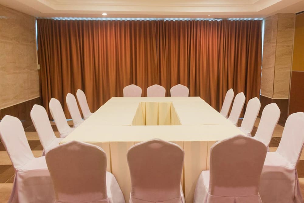 Фото One Central Hotel