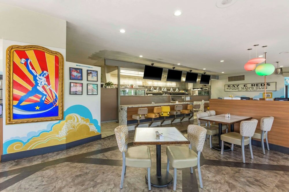 Фото Best Western Royal Sun Inn & Suites