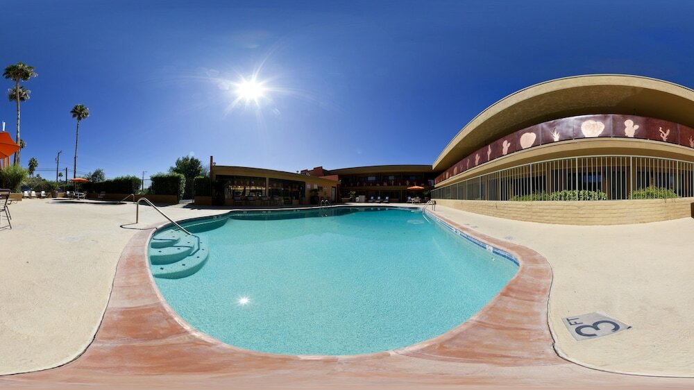 Фото Best Western Royal Sun Inn & Suites