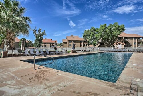 Гостиница Sunny St George Condo w Mtn-view Balcony! в Сент-Джордже