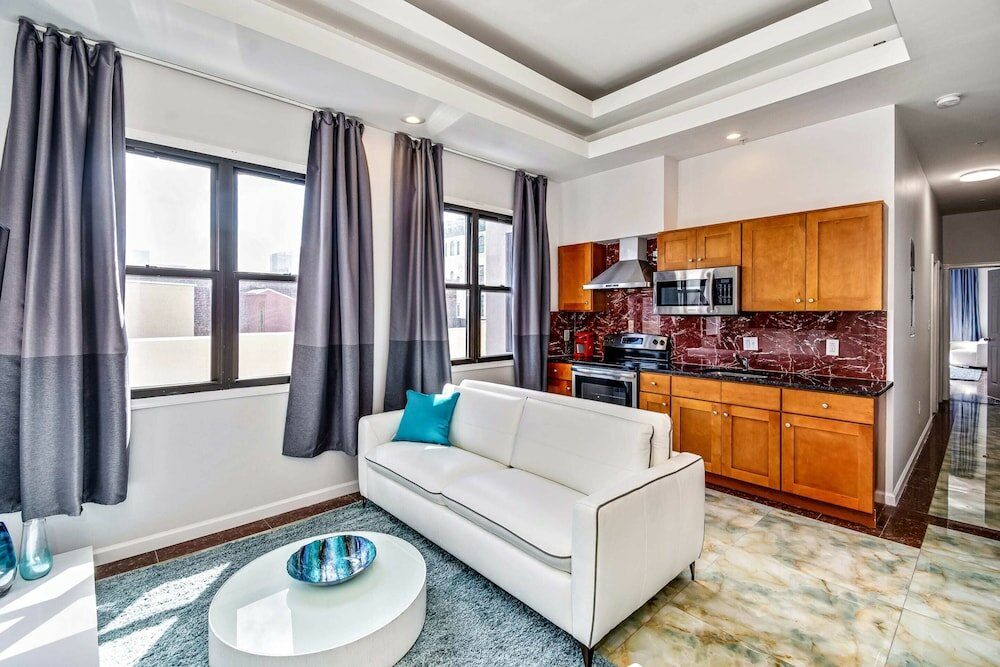 Фото Bright, Spacious in a Great Location!