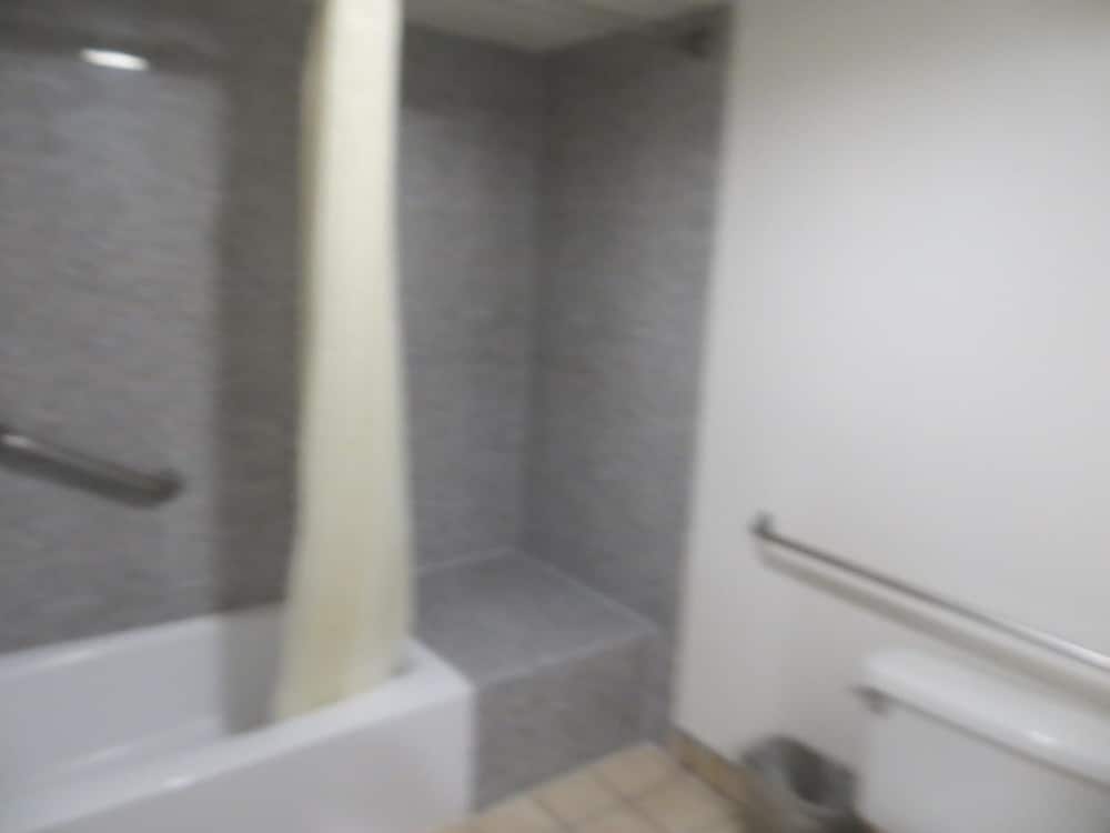 Фото Riverside Inn & Suites