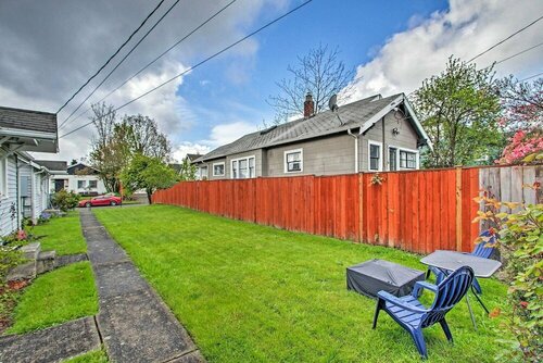 Гостиница Lovely Tacoma Cottage w Fire Pit, Near Dtwn! в Такоме