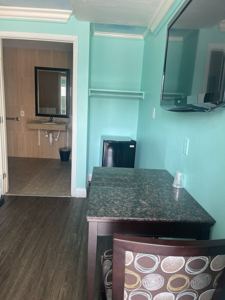 Фото Economy Inn