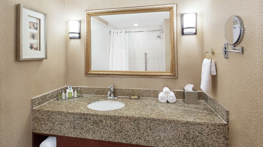 Фото DoubleTree by Hilton Hotel Sunrise - Sawgrass Mills