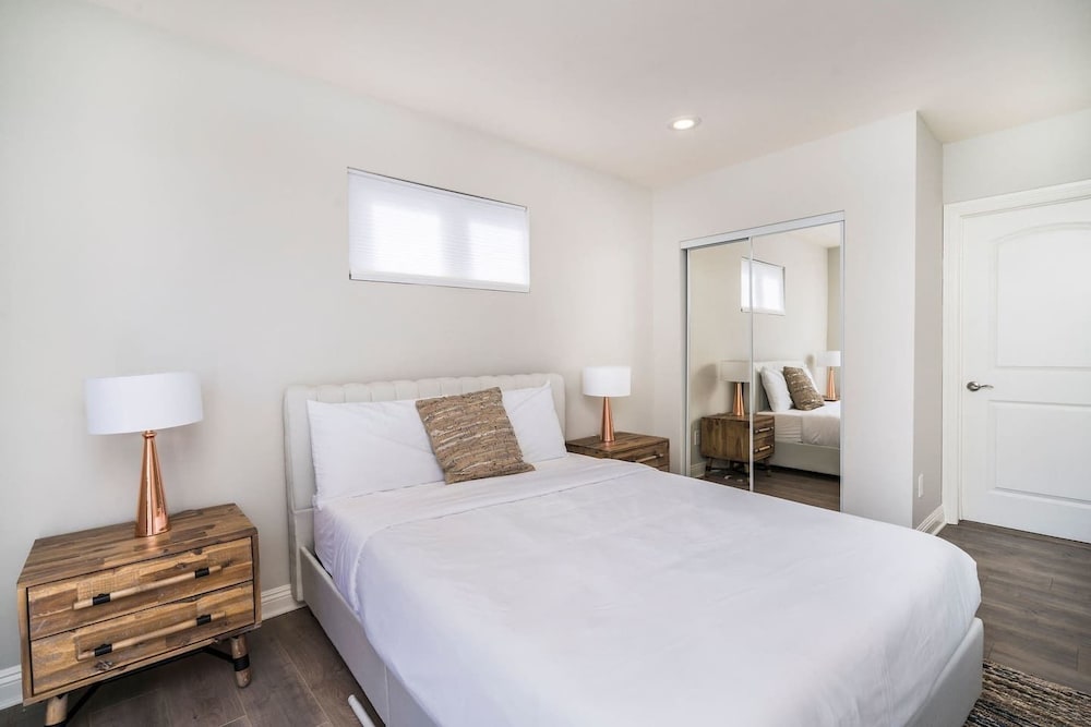 Фото Brand New Luxury 3bdr Townhome In Silver Lake