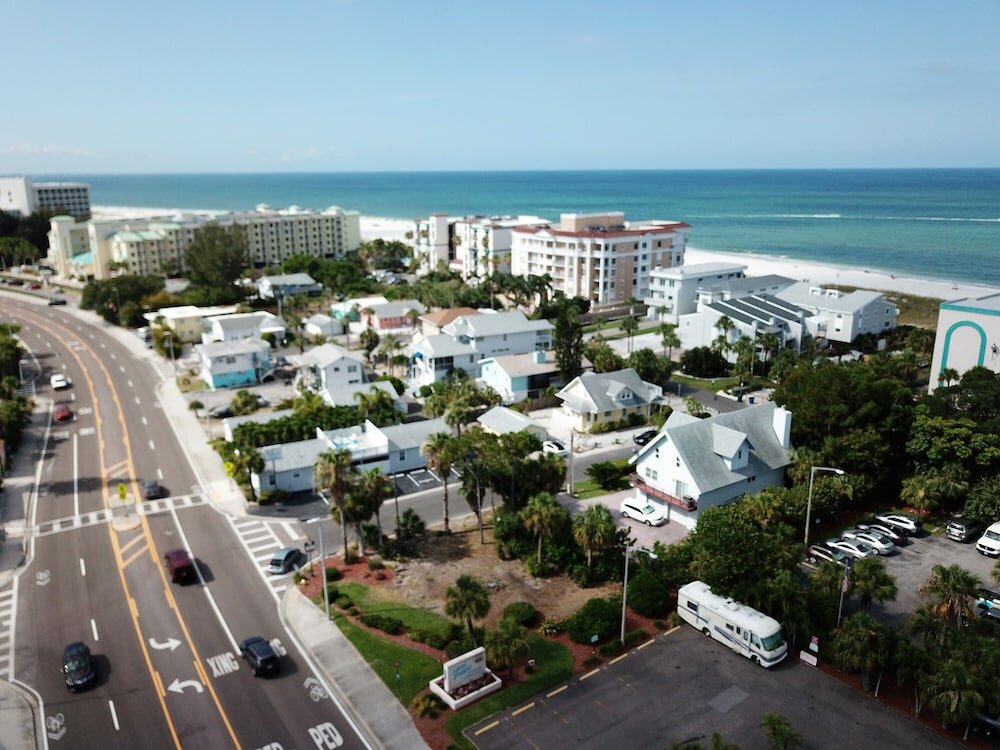 Фото The Bungalows