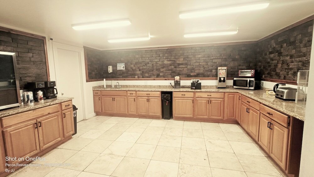 Фото B&j Hotel and Apartment