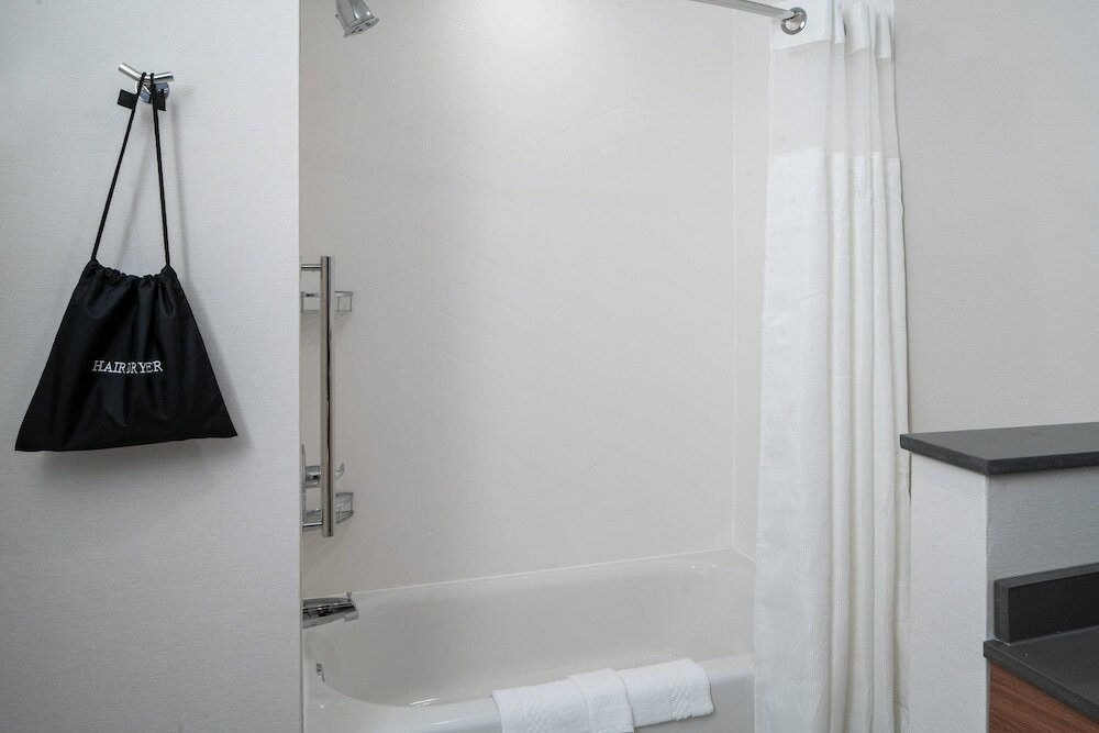 Фото Fairfield Inn & Suites by Marriott Pensacola West I-10