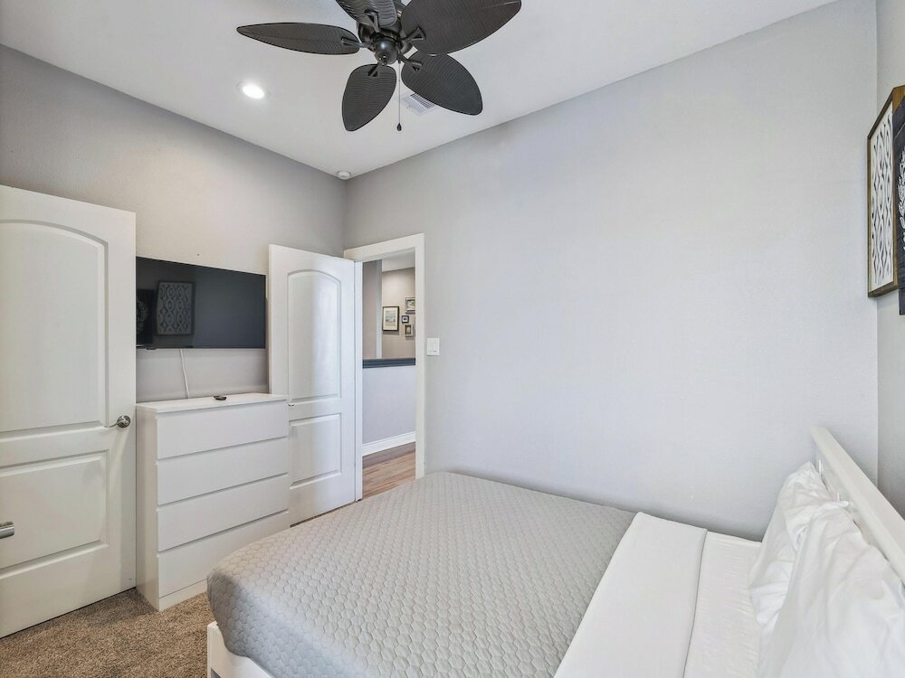 Фото Sand and Sun Beachfront