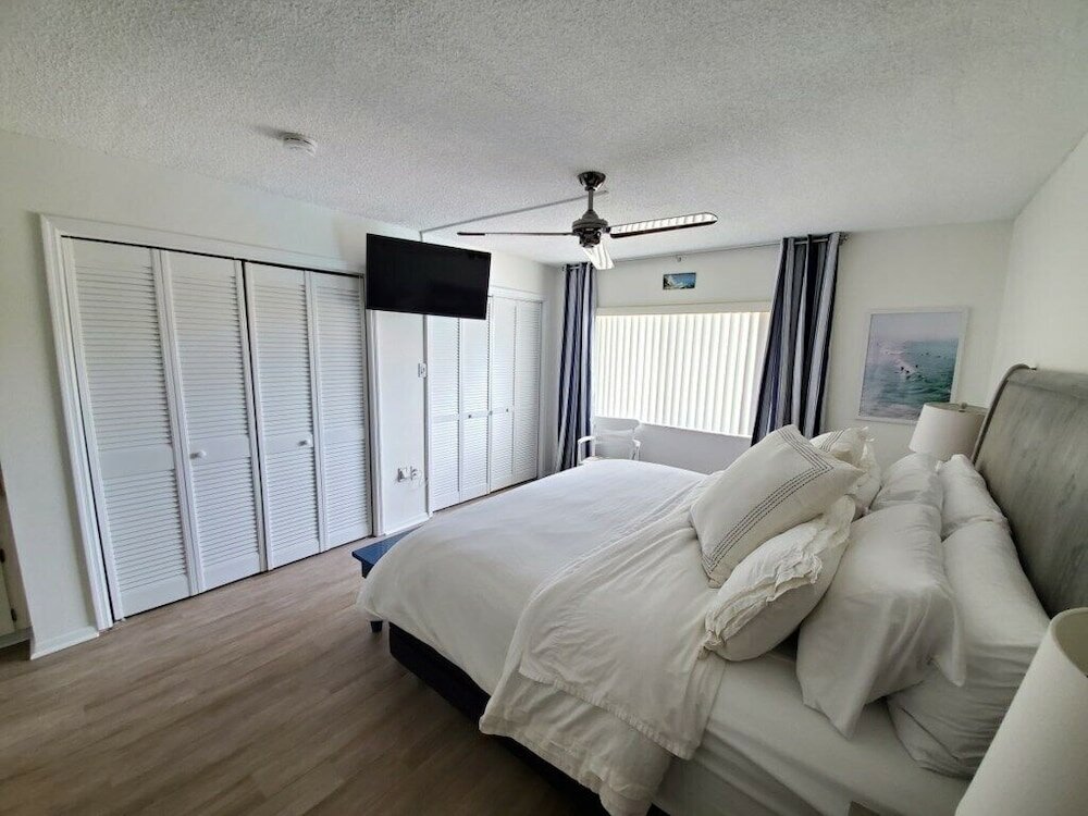 Фото Ocean View 2 Bed, 2 Bath, Steps to the Beach - Spanish Trace 240