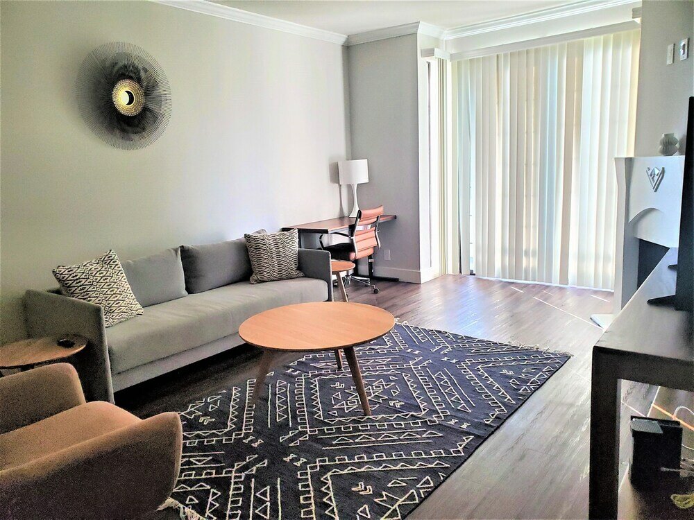 Фото Luxury Suites - Heart of Beverly Hills