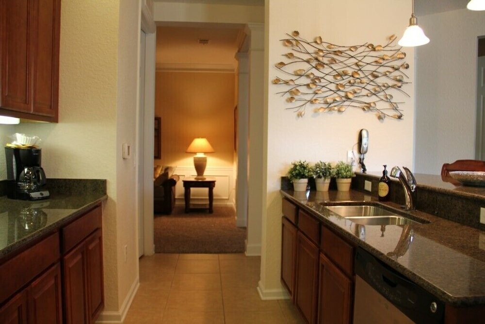 Фото Island Breeze Lake View 3 Bedroom Condo by Redawning