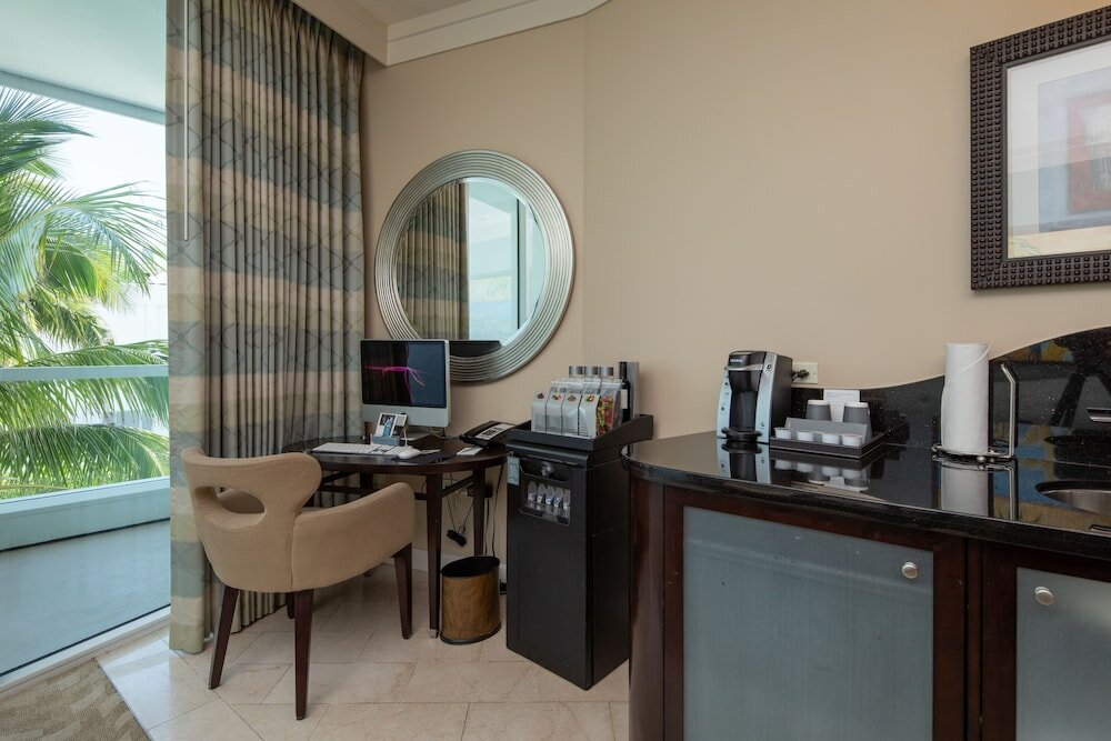 Фото Fontainebleau Miami Beach Private Luxury Suites