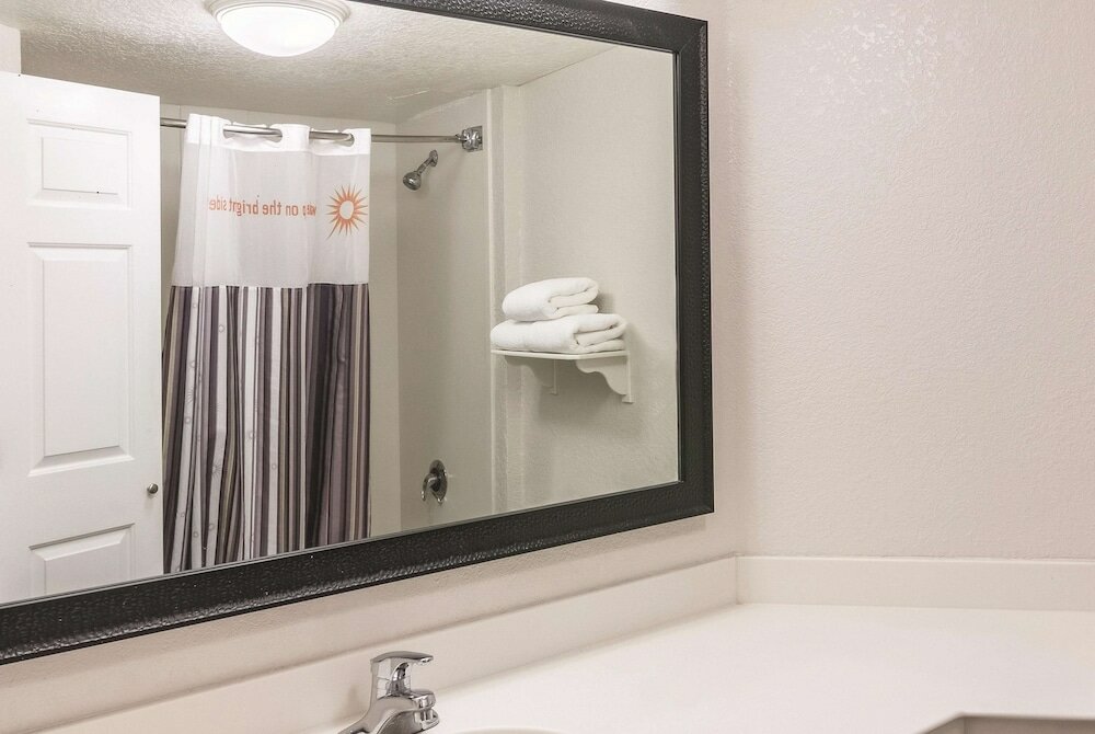 Фото La Quinta Inn & Suites by Wyndham Orlando Airport North