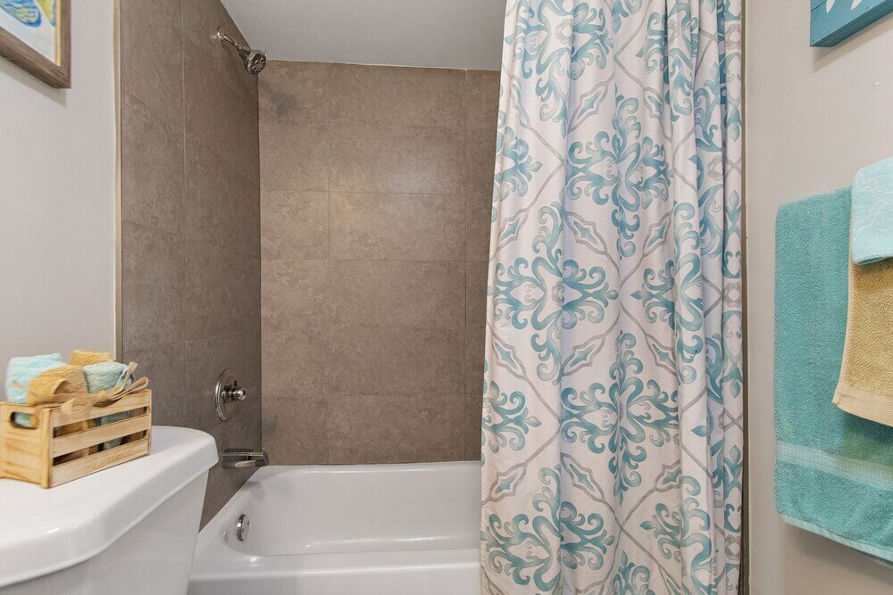 Фото 2Bed 2Bath with Patio on 11 Collins ave