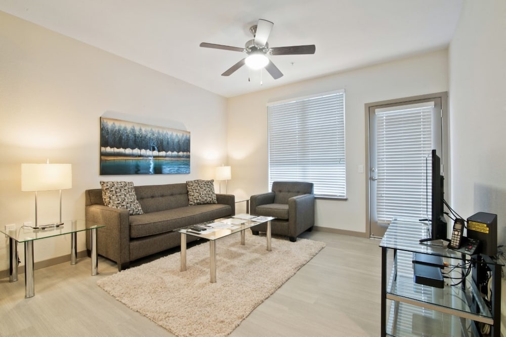 Фото Global Luxury Suites Austin Downtown