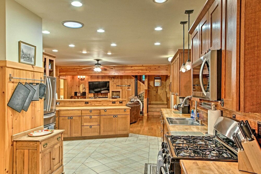 Фото Cabin + Studio: 5 Mi to Mt Rainier Nat'l Park