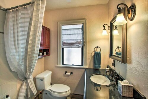 Гостиница Peaceful Family Home w Deck: 3 Mi to Dtwn Spokane в Спокане