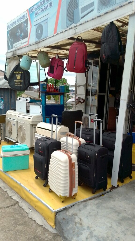 Bags and suitcases store Climatisation Auto, Douala, photo