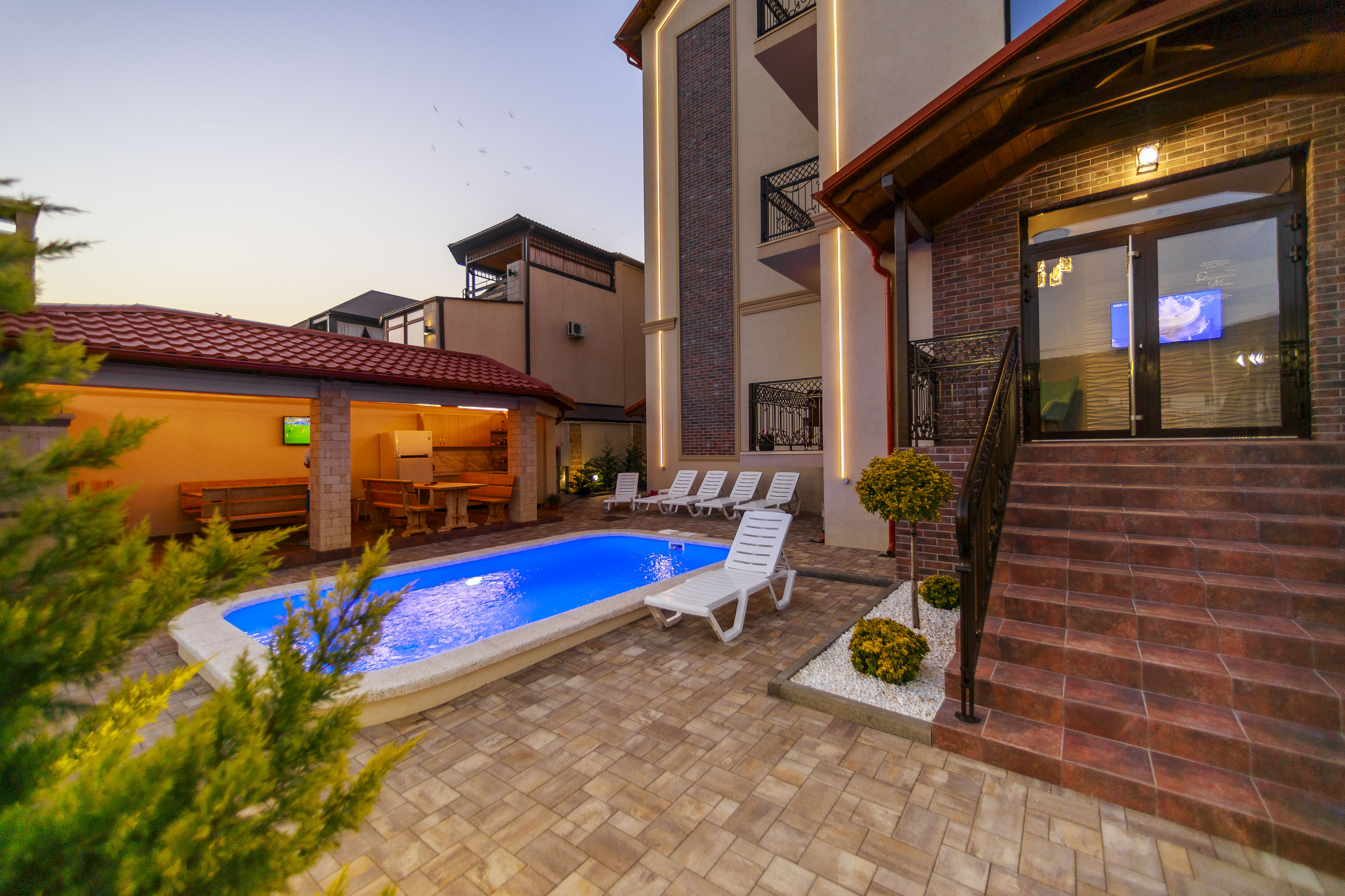 Фото отеля 1