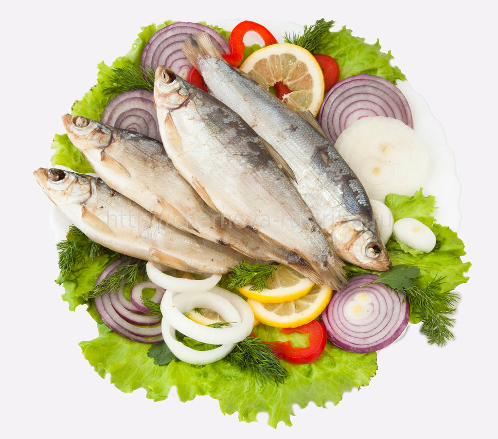Мясо и рыба на белом фоне