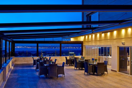 Гостиница DoubleTree by Hilton Izmir - Alsancak в Конаке