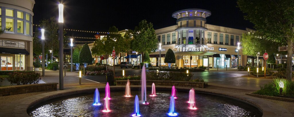 Shopping mall Pinnacle Hills Promenade, State of Arkansas, photo