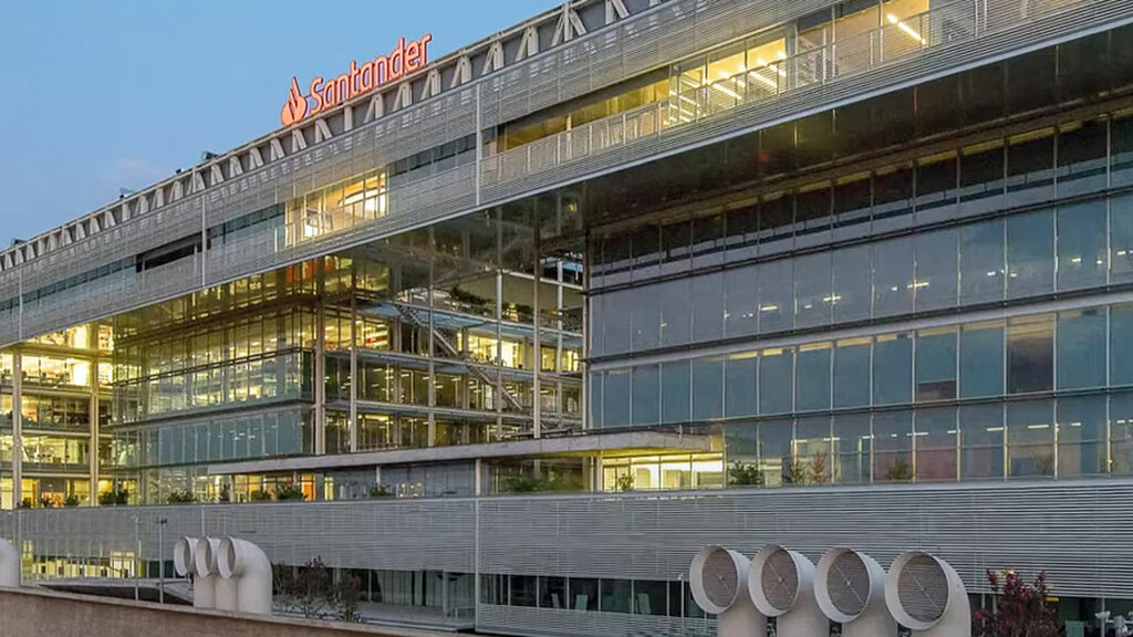 Financial consulting Banco Santander, company, Dubai, photo