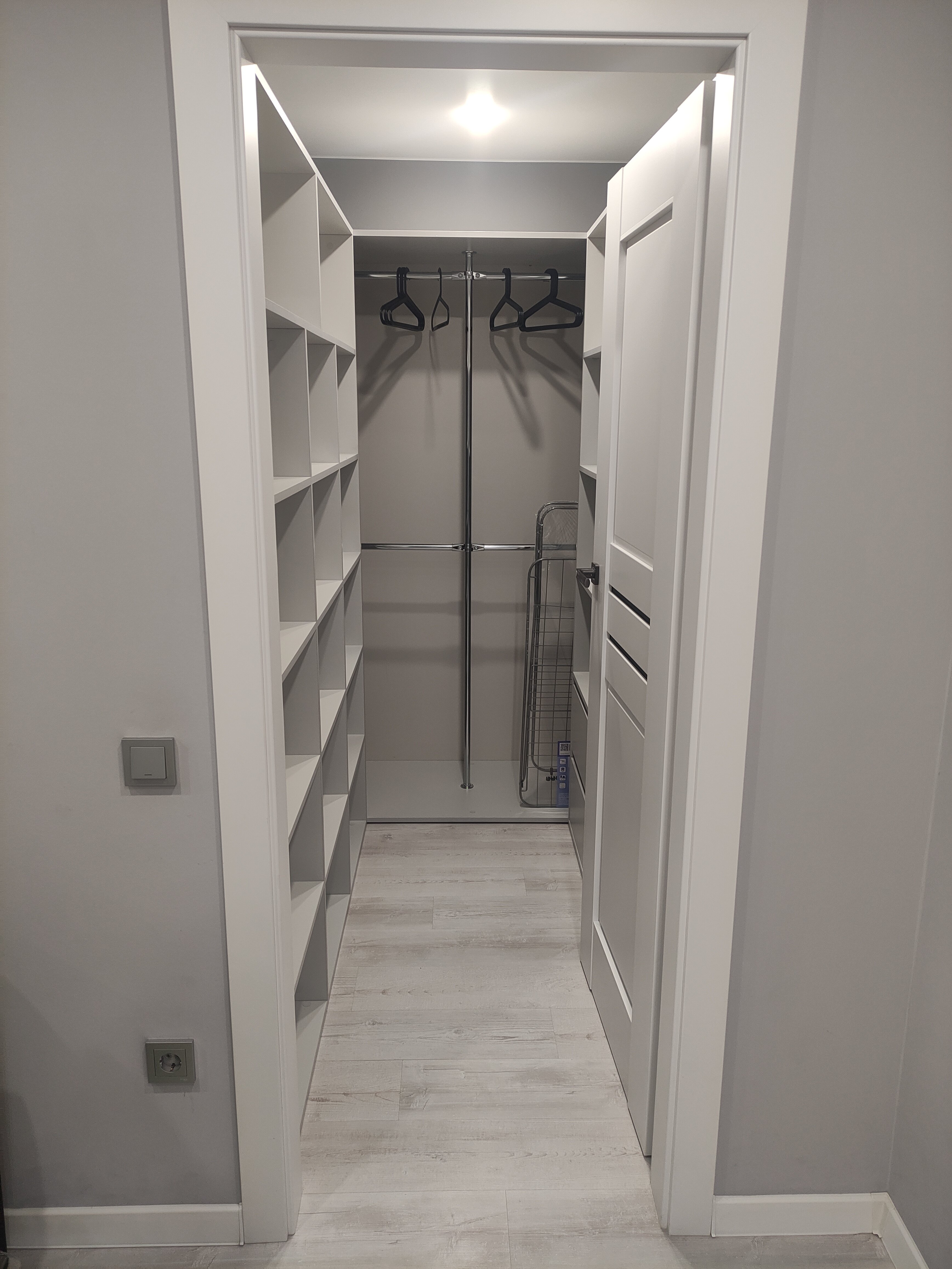 Фото Двухкомнатная квартира у площади