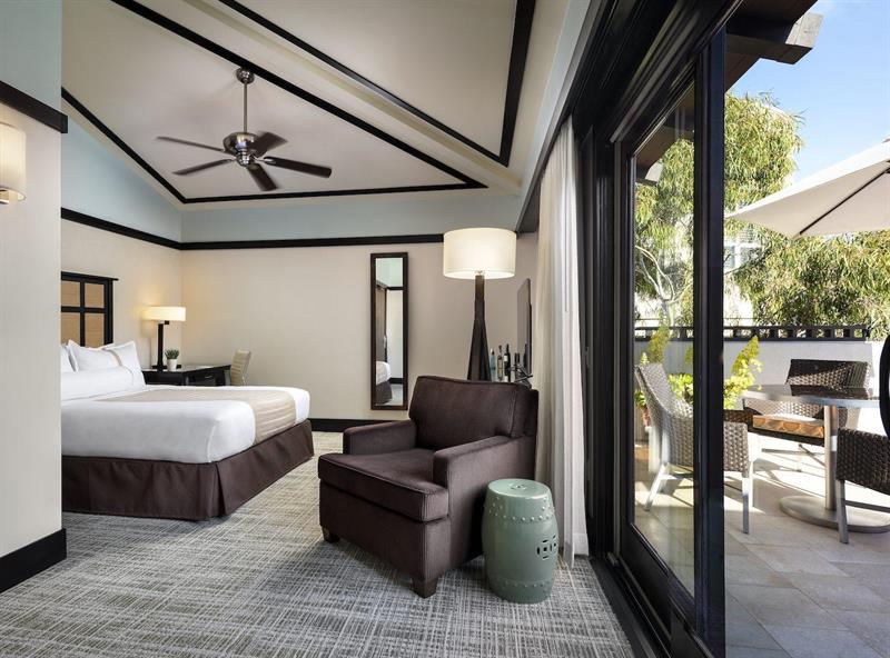 Фото The Ambrose Hotel