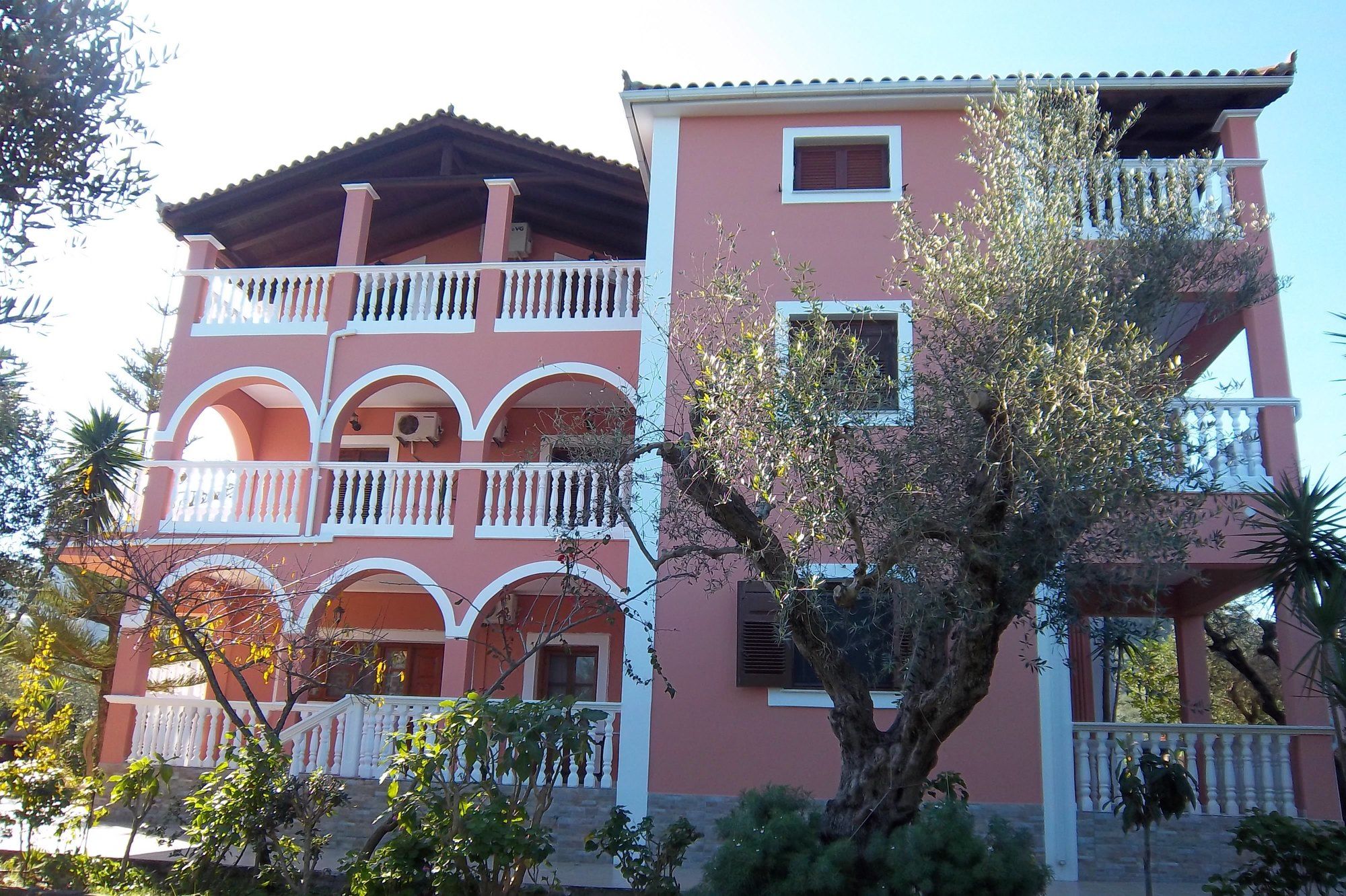 Фото Arazzo Apartments