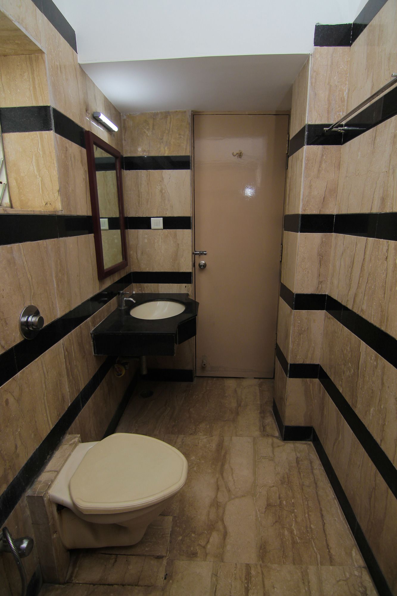 Фото Maple Tree Hotels