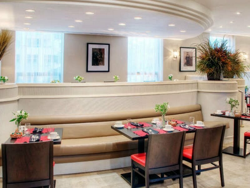 Фото Delta Hotels by Marriott London Armouries