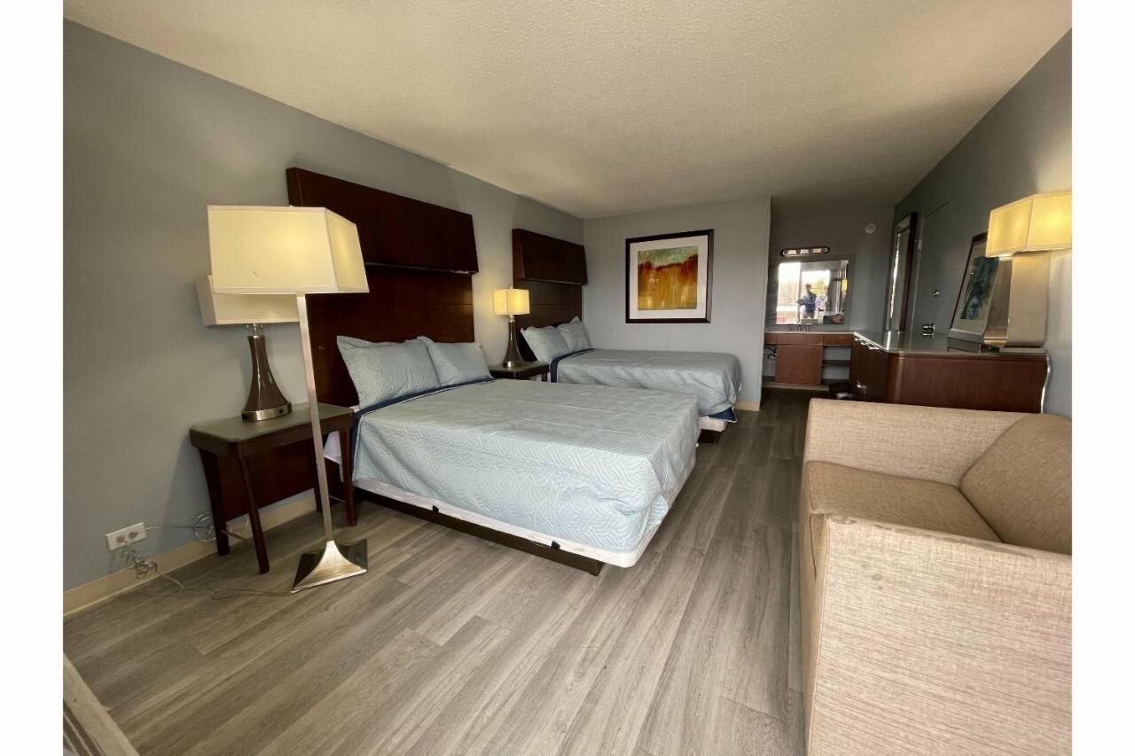 Фото Lamplighter Inn by Oyo Charlotte Airport Area