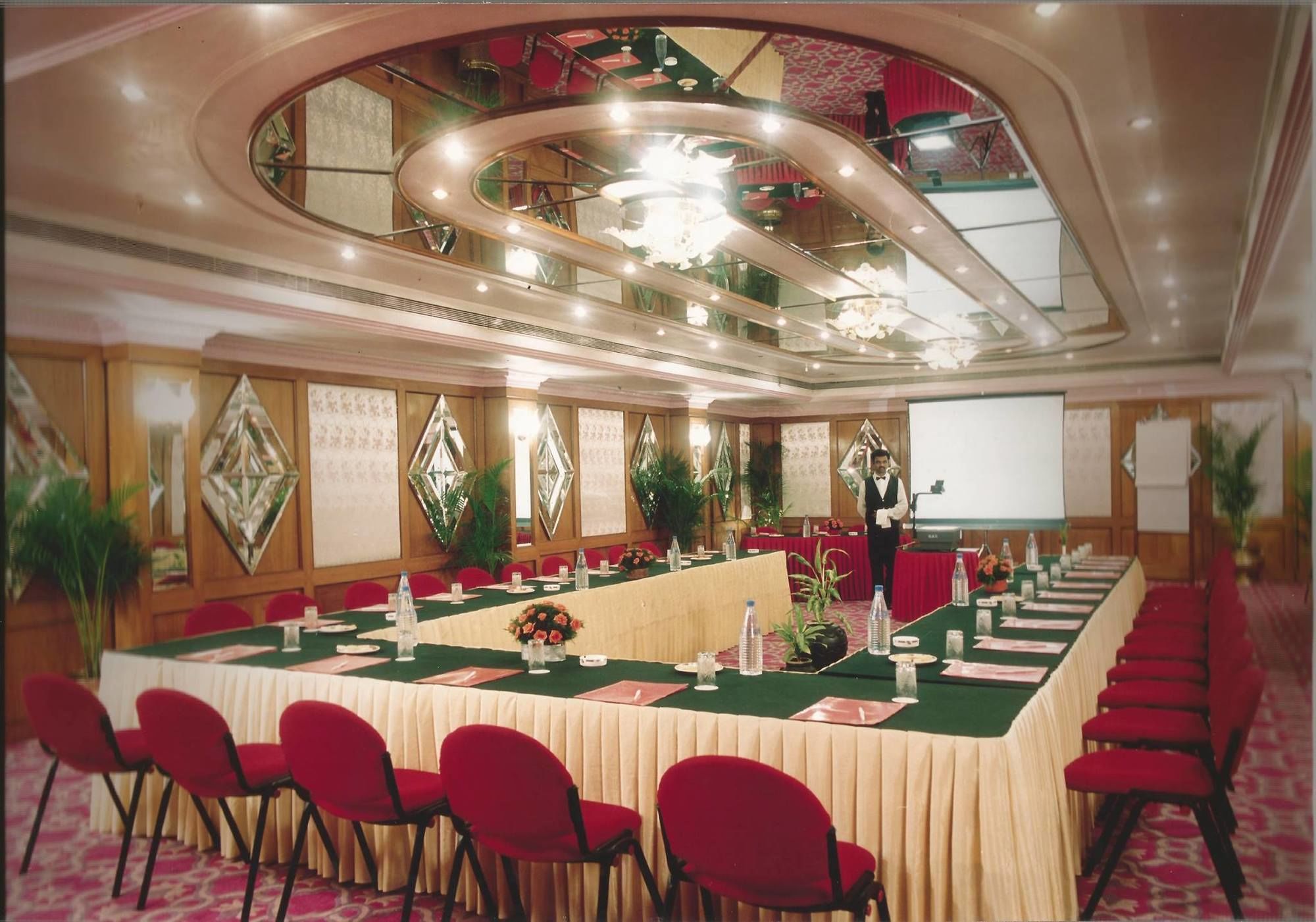 Фото The Capitol Hotel