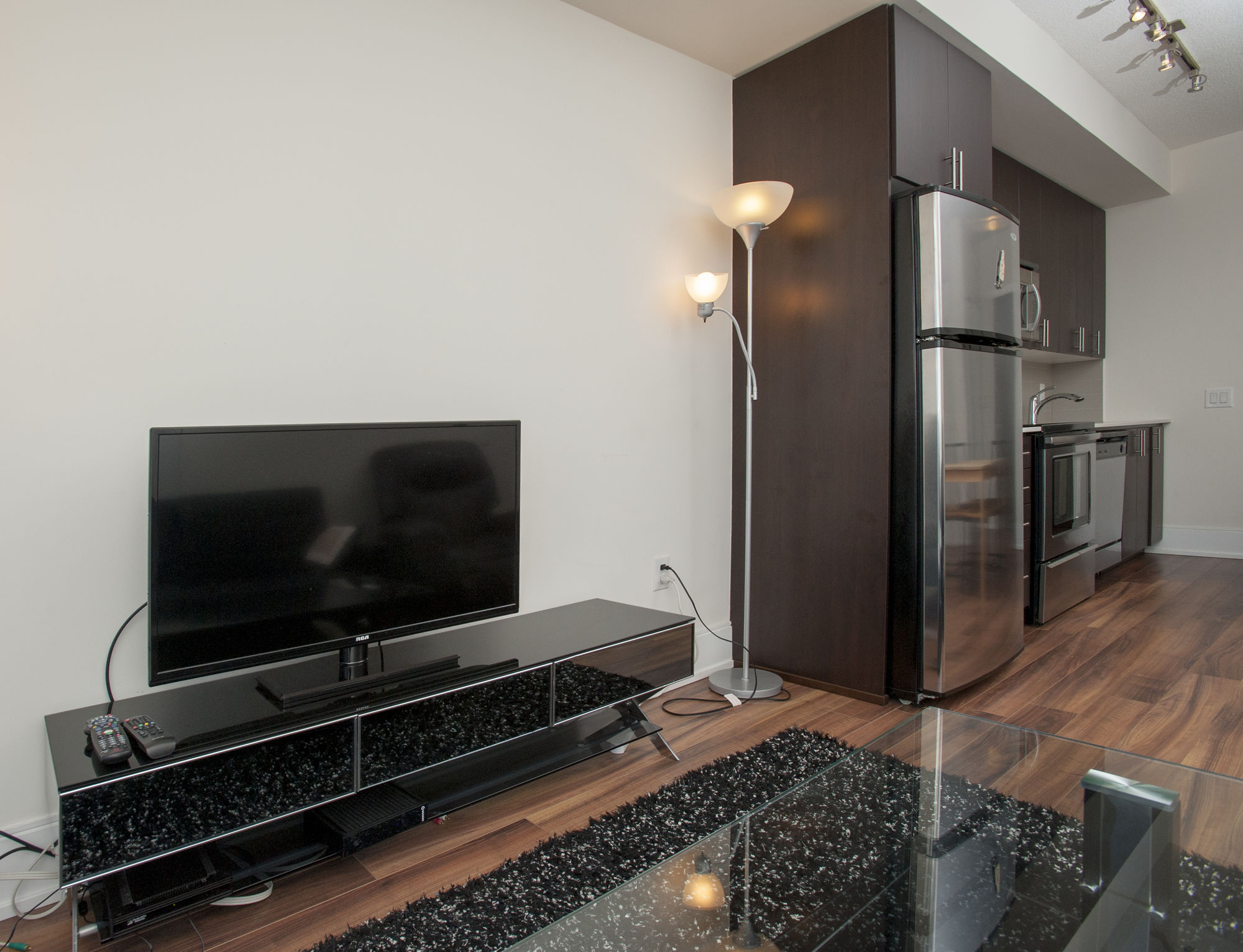 Фото Life Suites - Fort York Central Condo