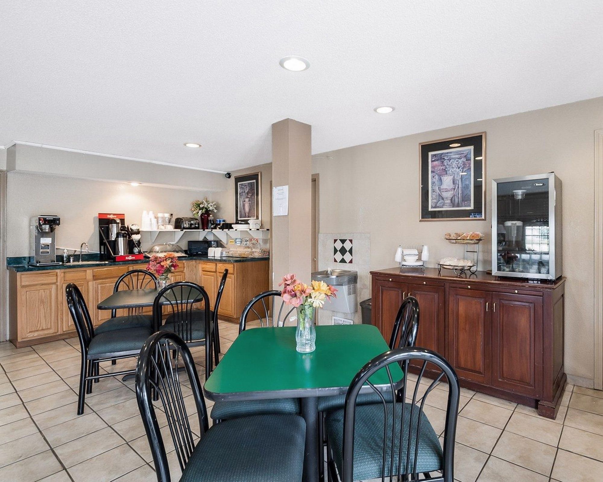 Фото SureStay Hotel by Best Western Olathe