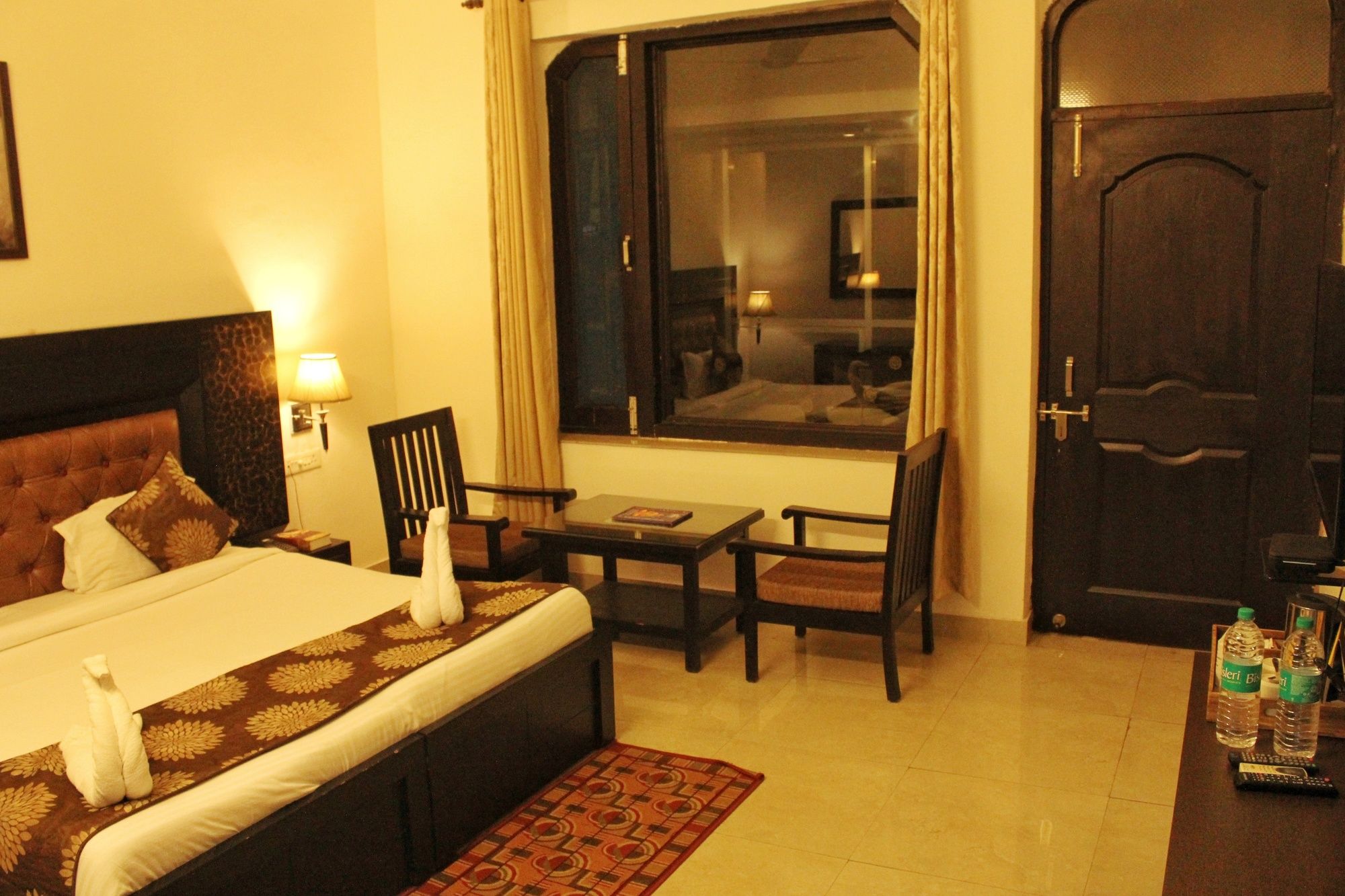Фото Hotel Ishan A Riverside Retreat